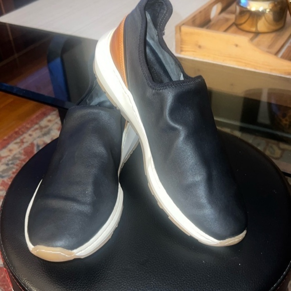 Vince Marlon leather slip on shoes, size38/8  soft leather.